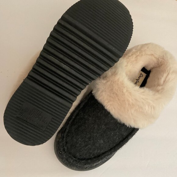 DEARFOAMS Women's Slippers NWOT Size S 5-6 - Picture 2 of 5